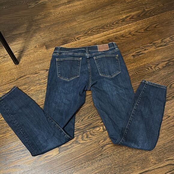 Madewell Skinny Jeans in a dark wash - Size 27 - Picture 6 of 7